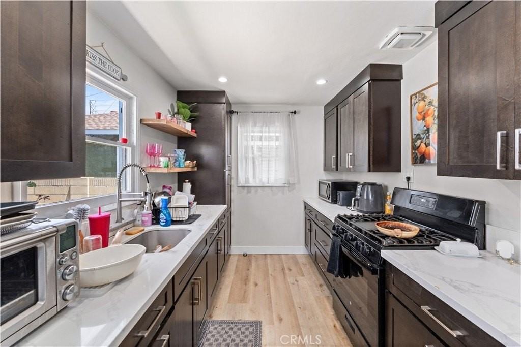 923 W Maple Ave - Photo 7 of 23