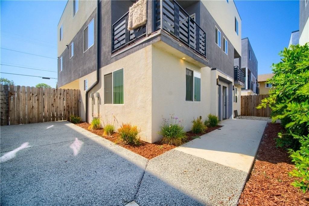 1427 S New Hampshire Ave - Photo 2 of 21