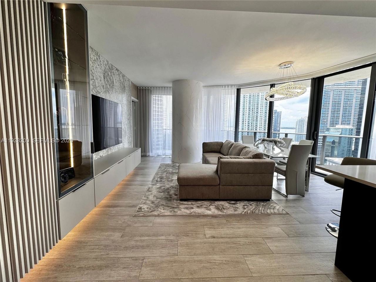 45 Sw 9th St - Photo 3 of 8