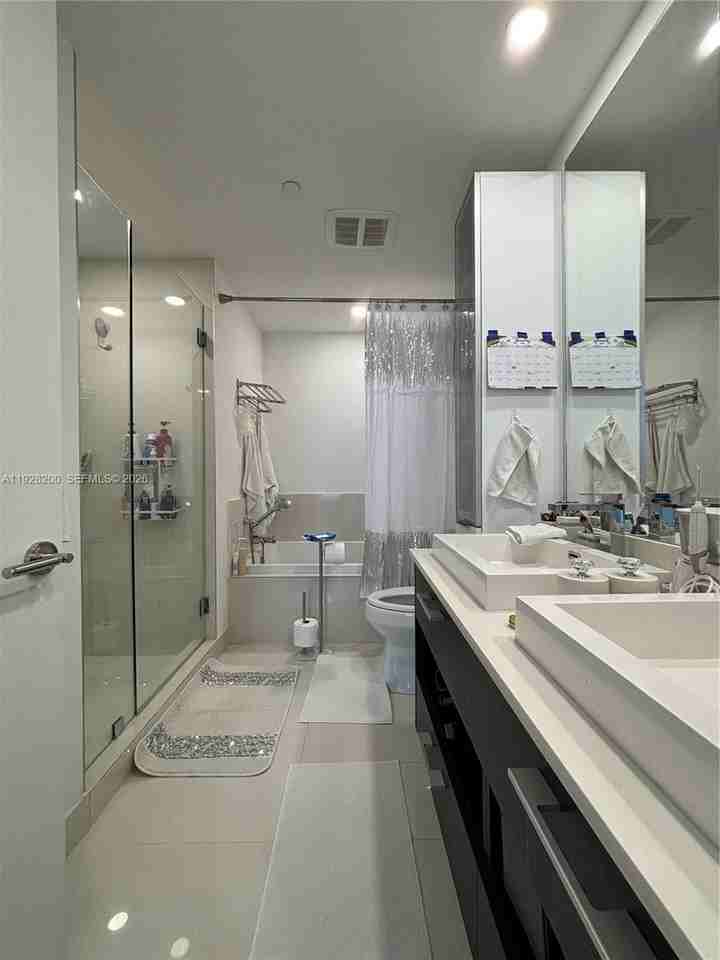 45 Sw 9th St - Photo 5 of 8