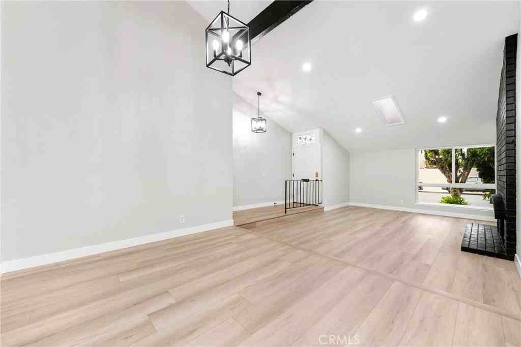 9374 Fleetwood St - Photo 7 of 26