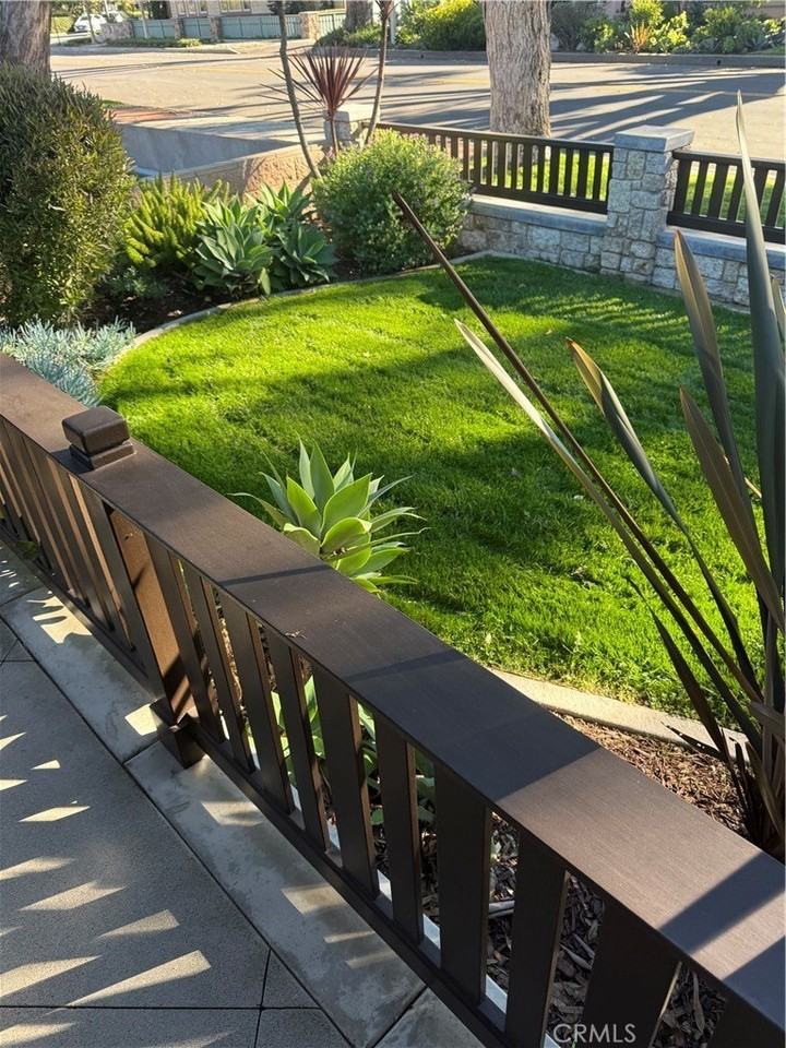 707 12th St - Photo 2 of 32