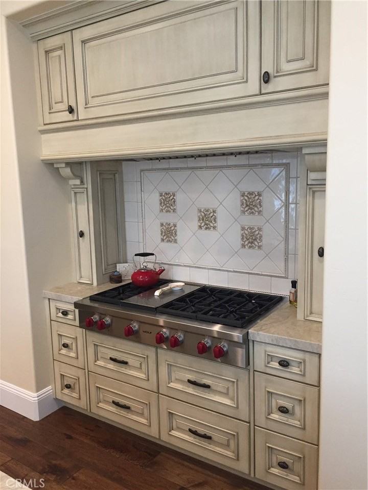 707 12th St - Photo 4 of 32