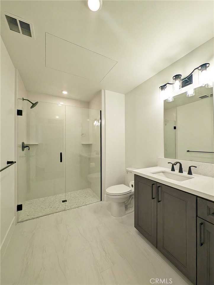 402 W Grand Ave #106 - Photo 2 of 19