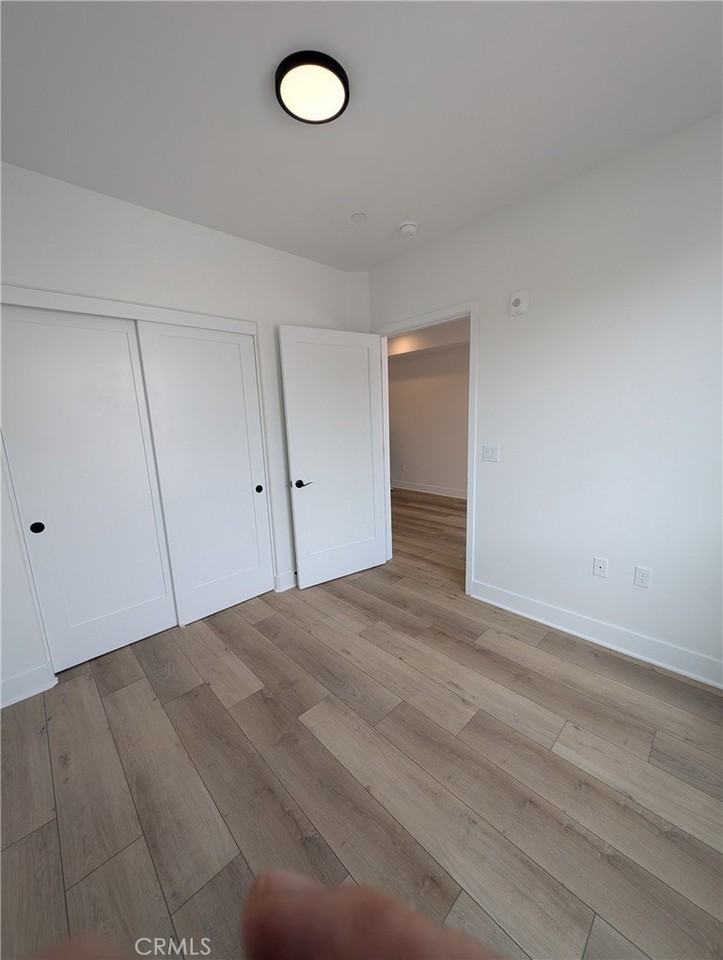 402 W Grand Ave #106 - Photo 4 of 19