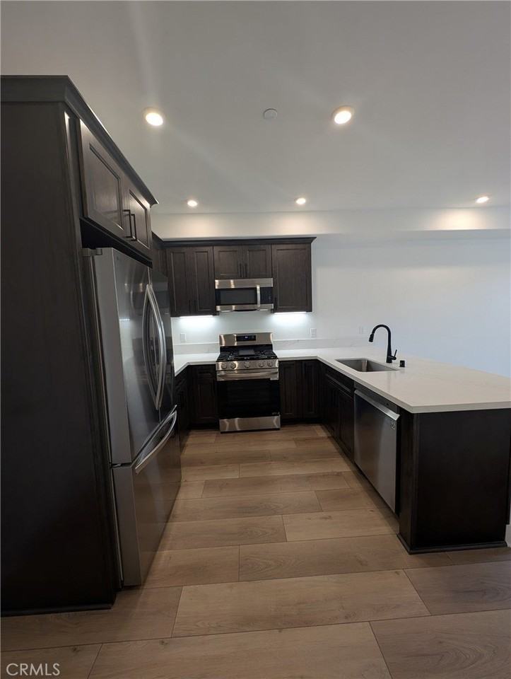 402 W Grand Ave #106 - Photo 7 of 19