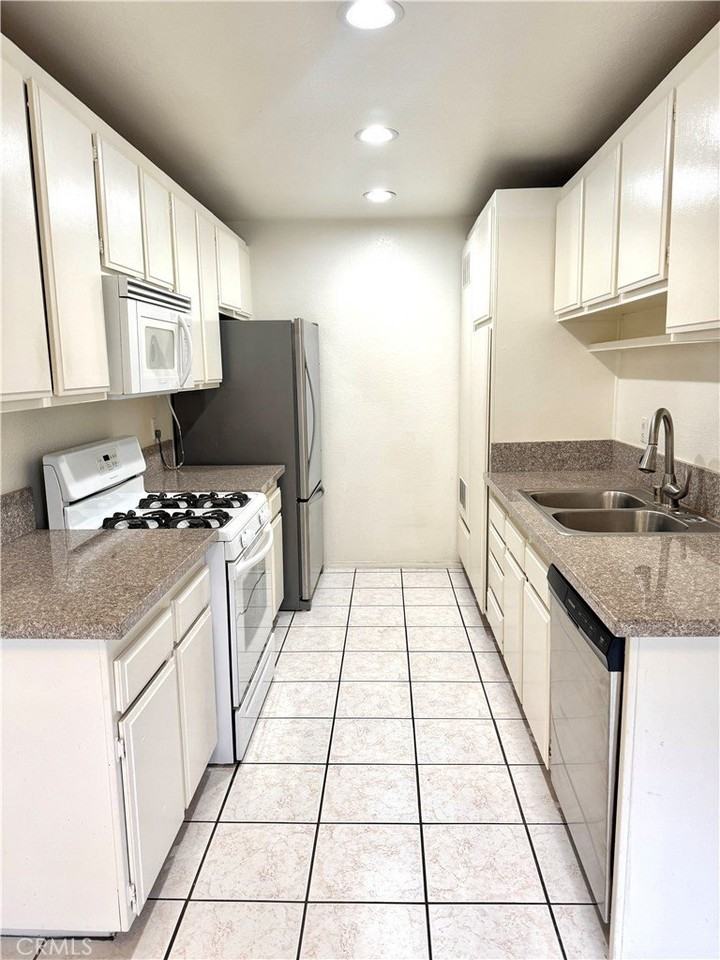 20527 S Vermont Ave - Photo 4 of 18