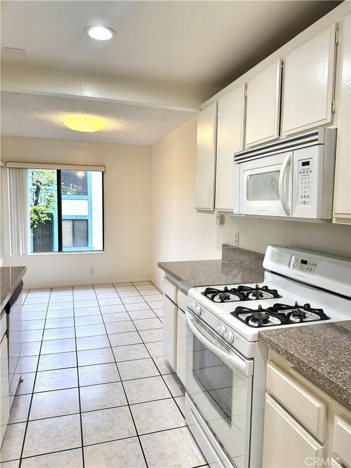 20527 S Vermont Ave - Photo 5 of 18