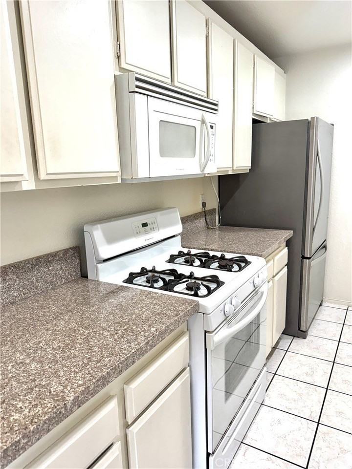 20527 S Vermont Ave - Photo 6 of 18