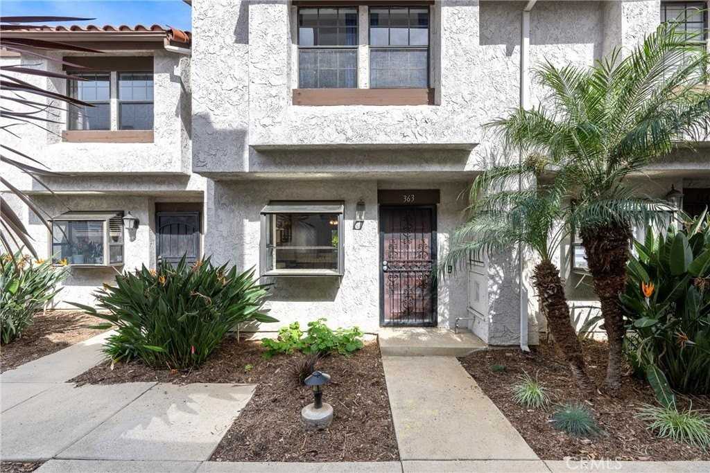 363 Molokai Dr - Photo 2 of 43