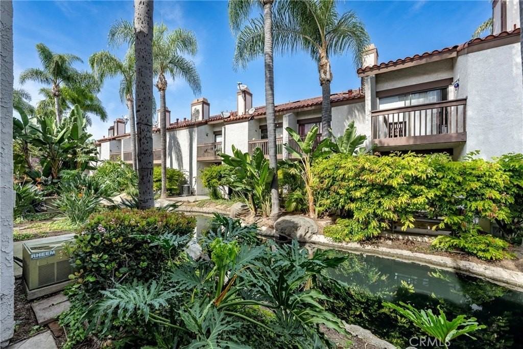 363 Molokai Dr - Photo 3 of 43