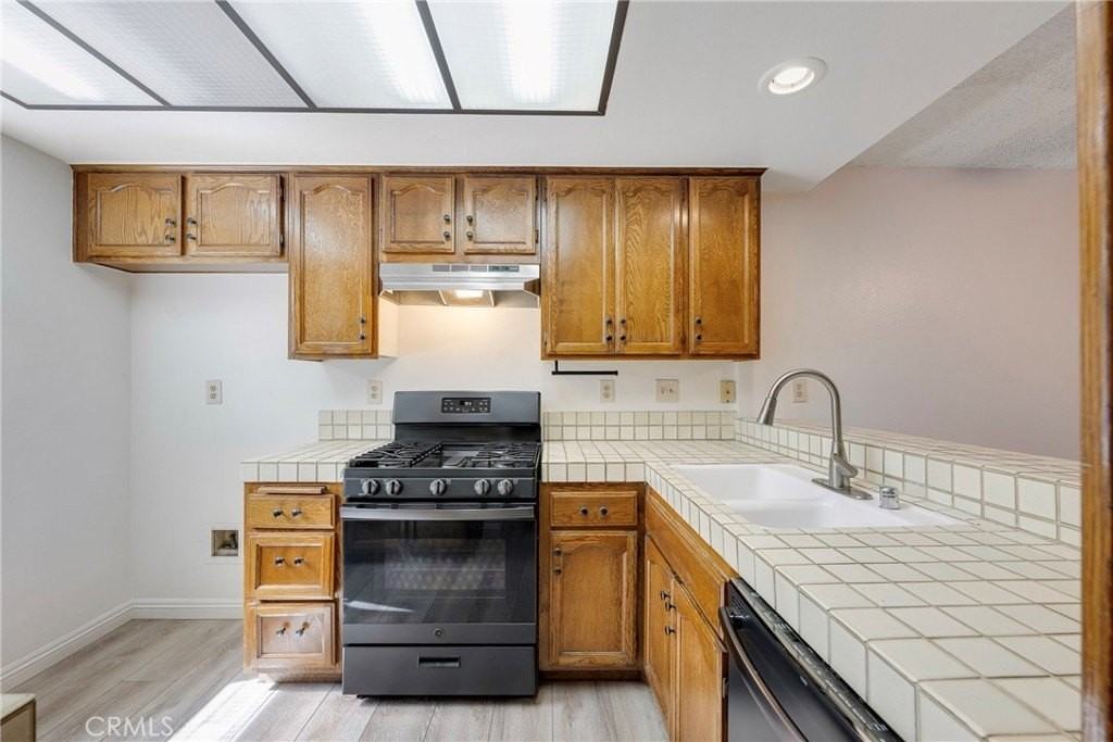 363 Molokai Dr - Photo 6 of 43