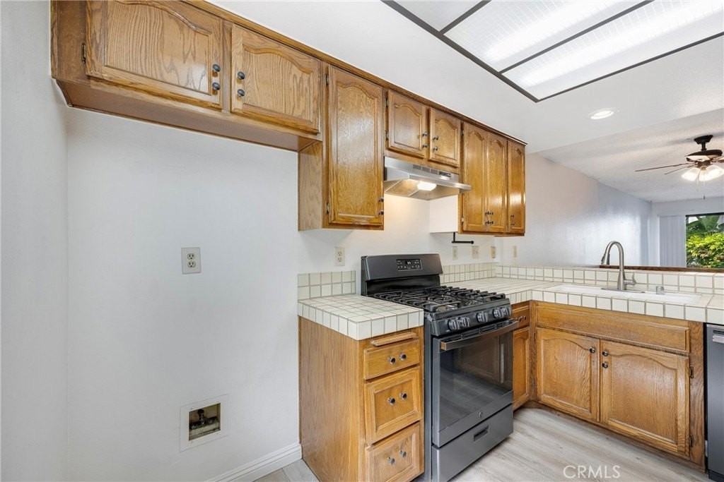 363 Molokai Dr - Photo 7 of 43