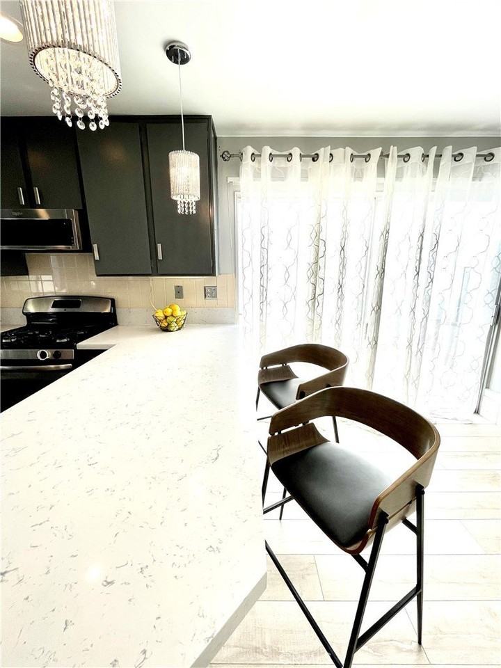 10238 Brooke Ave - Photo 4 of 10