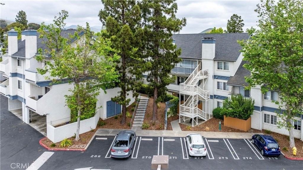 1023 Southwood Dr #B - Photo 2 of 45