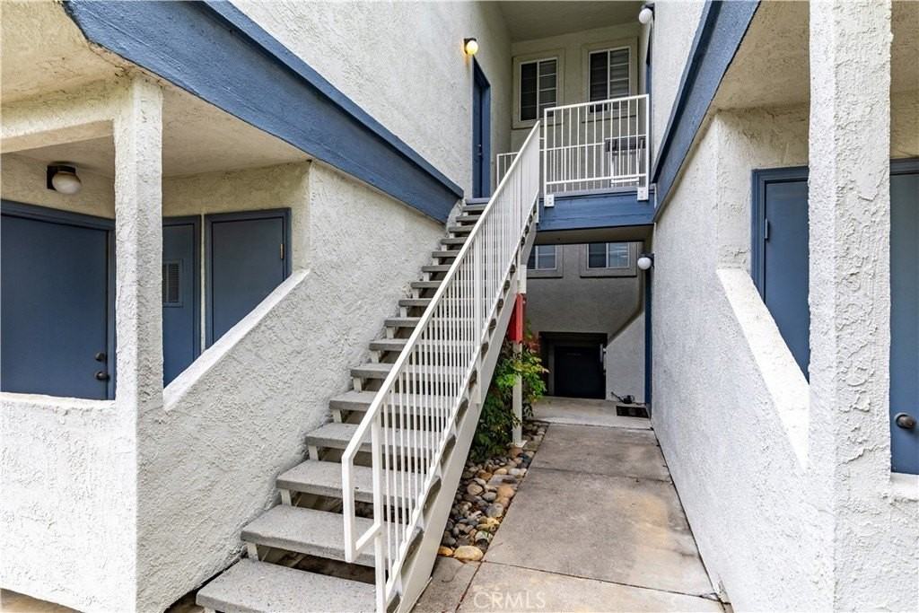 1023 Southwood Dr #B - Photo 3 of 45