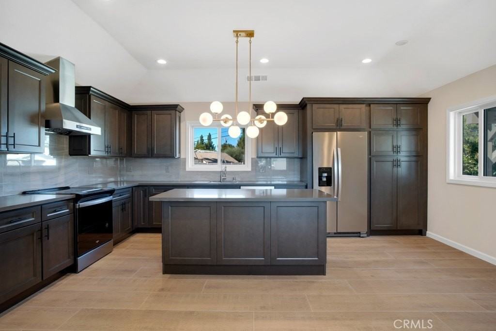 7633 Fallbrook Ave - Photo 6 of 23