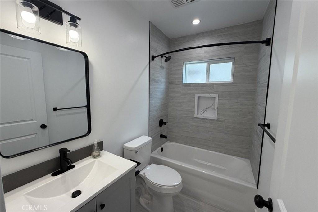 14018 Hubbard St - Photo 6 of 8