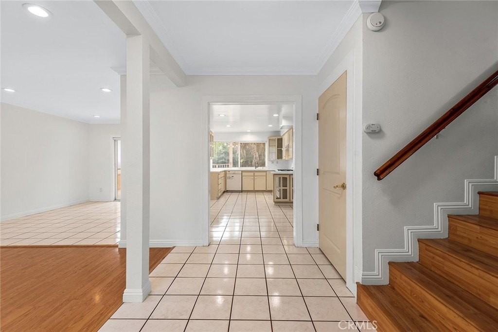 20228 Gifford St - Photo 6 of 39