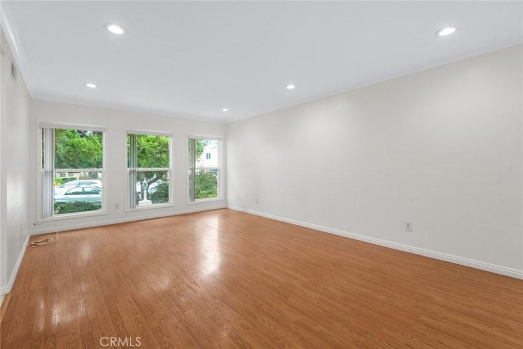 20228 Gifford St - Photo 7 of 39