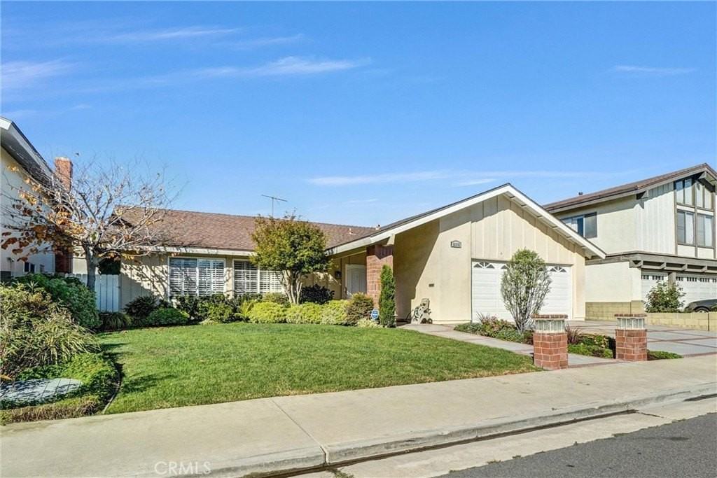 15551 Wild Cherry Cir - Photo 3 of 30