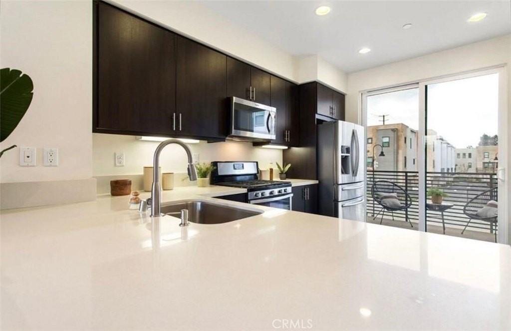 3945 Eagle Rock Blvd - Photo 3 of 27