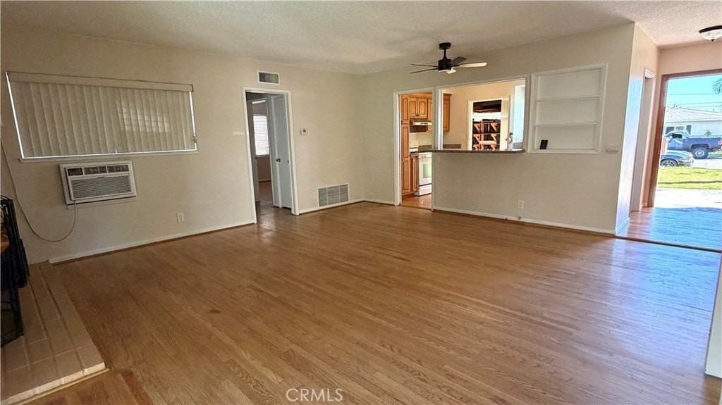 927 Latchford Ave - Photo 3 of 14