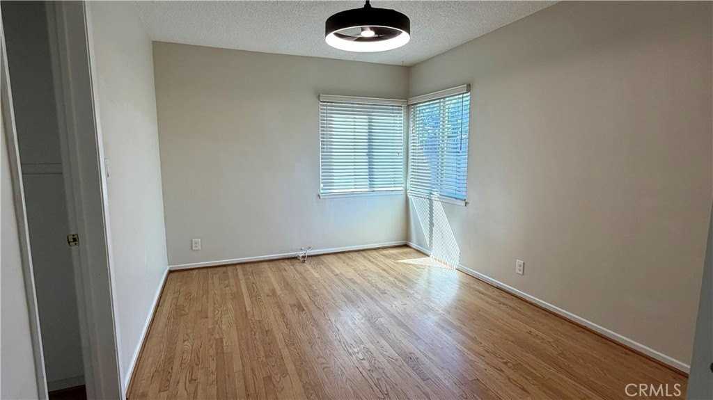 927 Latchford Ave - Photo 4 of 14