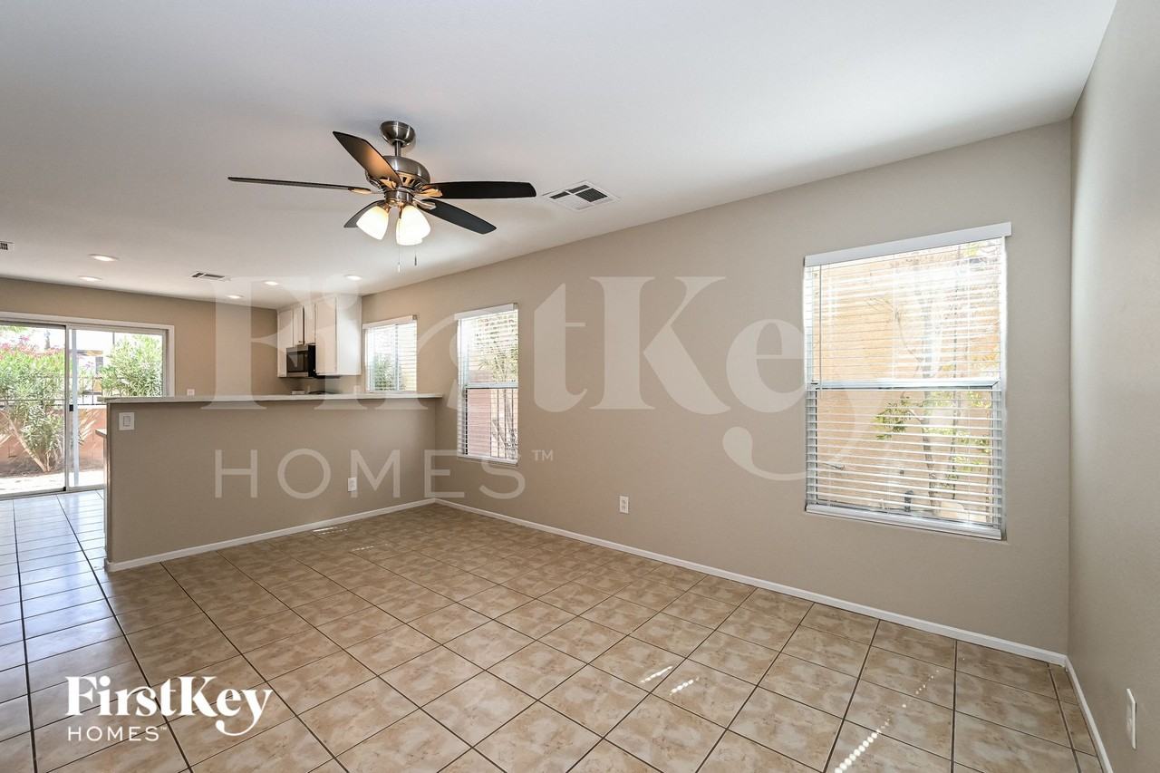 530 Swiss Cottage Ave - Photo 2 of 15