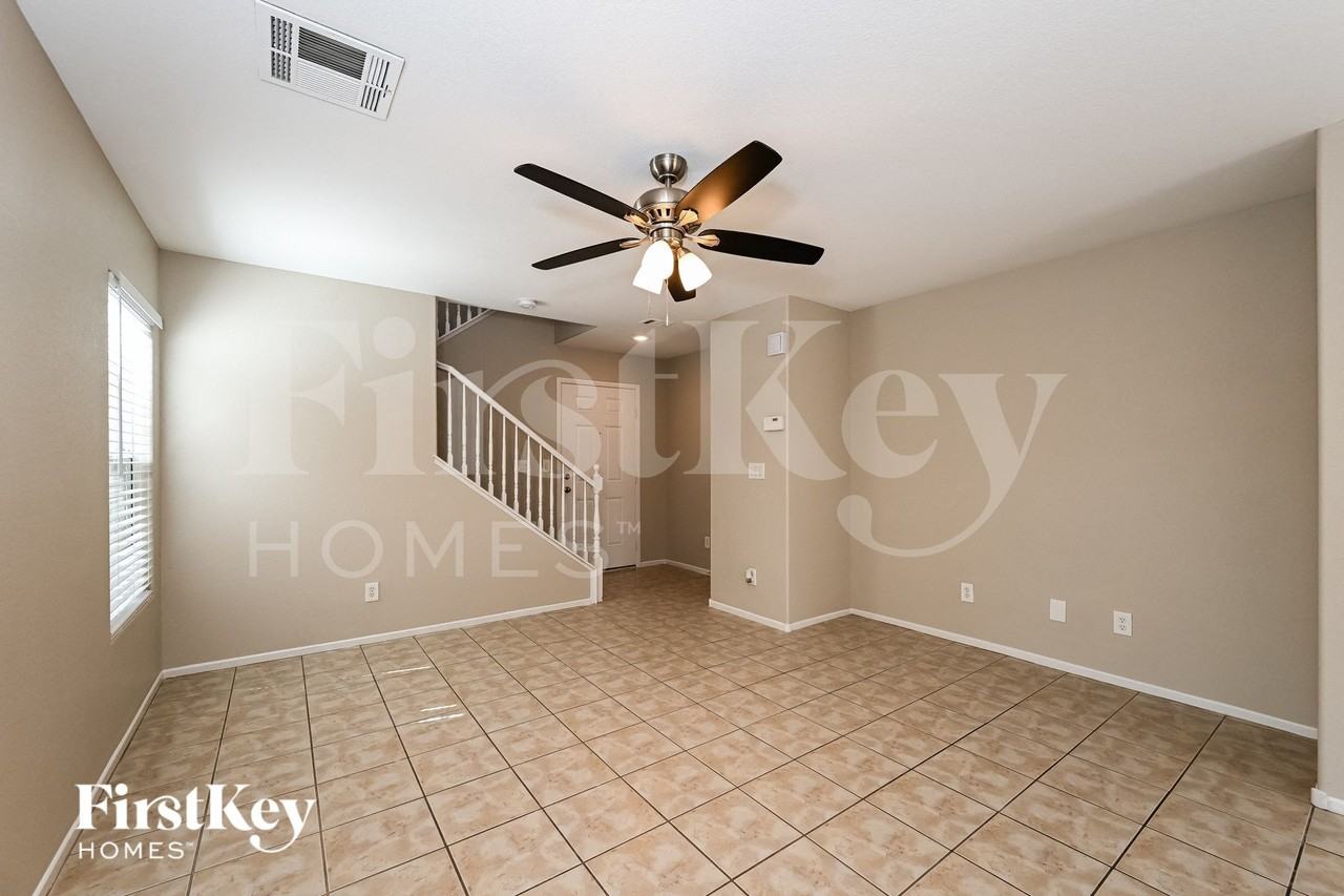 530 Swiss Cottage Ave - Photo 3 of 15