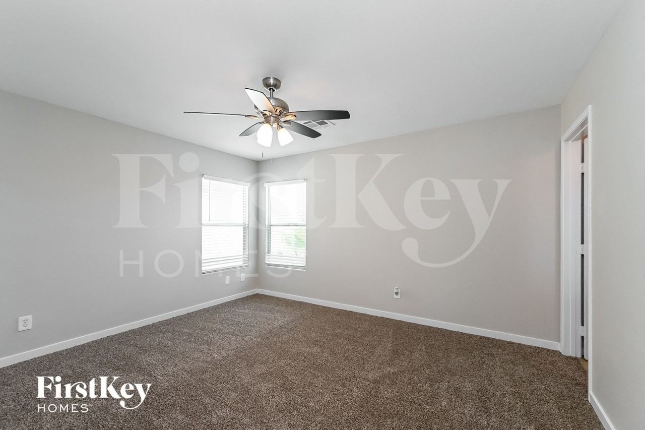 530 Swiss Cottage Ave - Photo 7 of 15