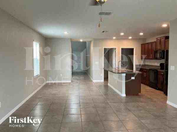 138 Cascade Bend Dr - Photo 3 of 10