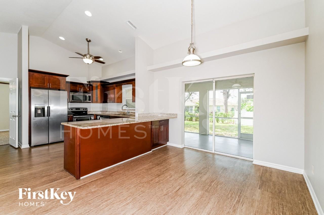 118 Ne 6th Ave - Photo 6 of 19