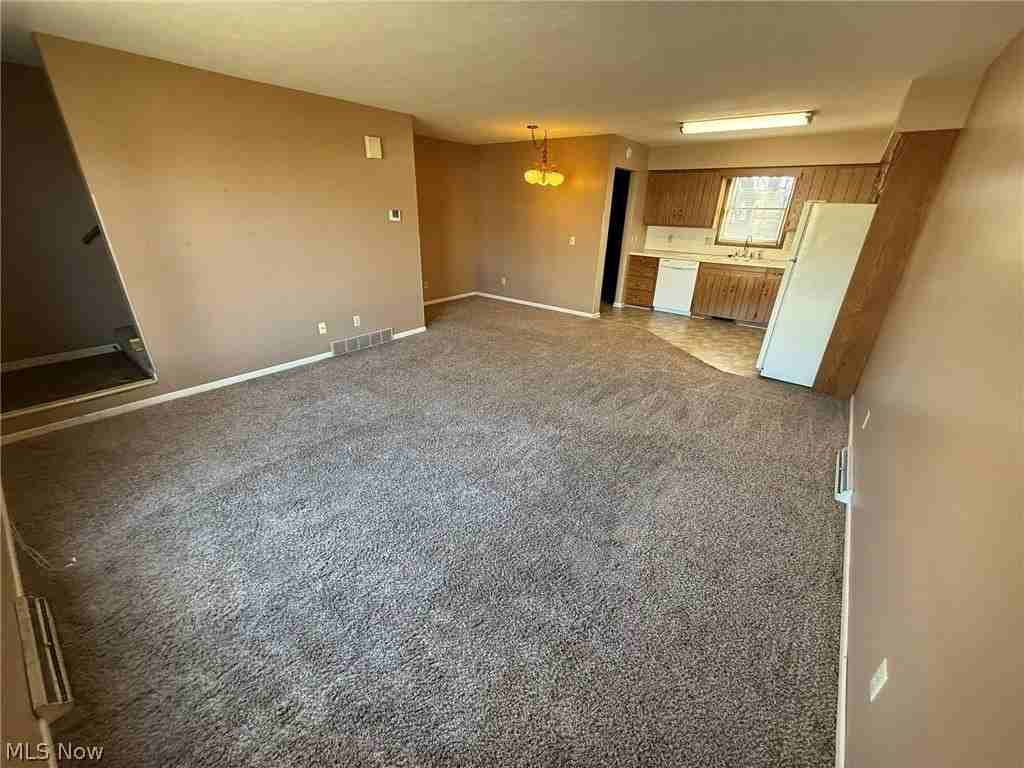 604 Harger St - Photo 4 of 25