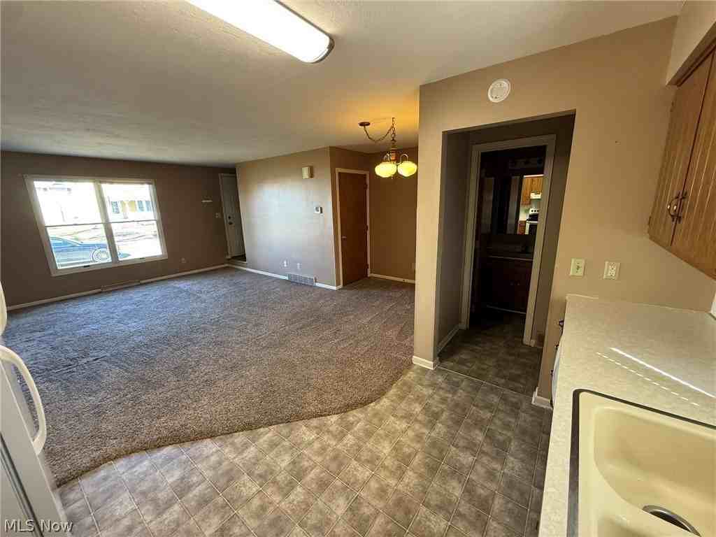 604 Harger St - Photo 6 of 25