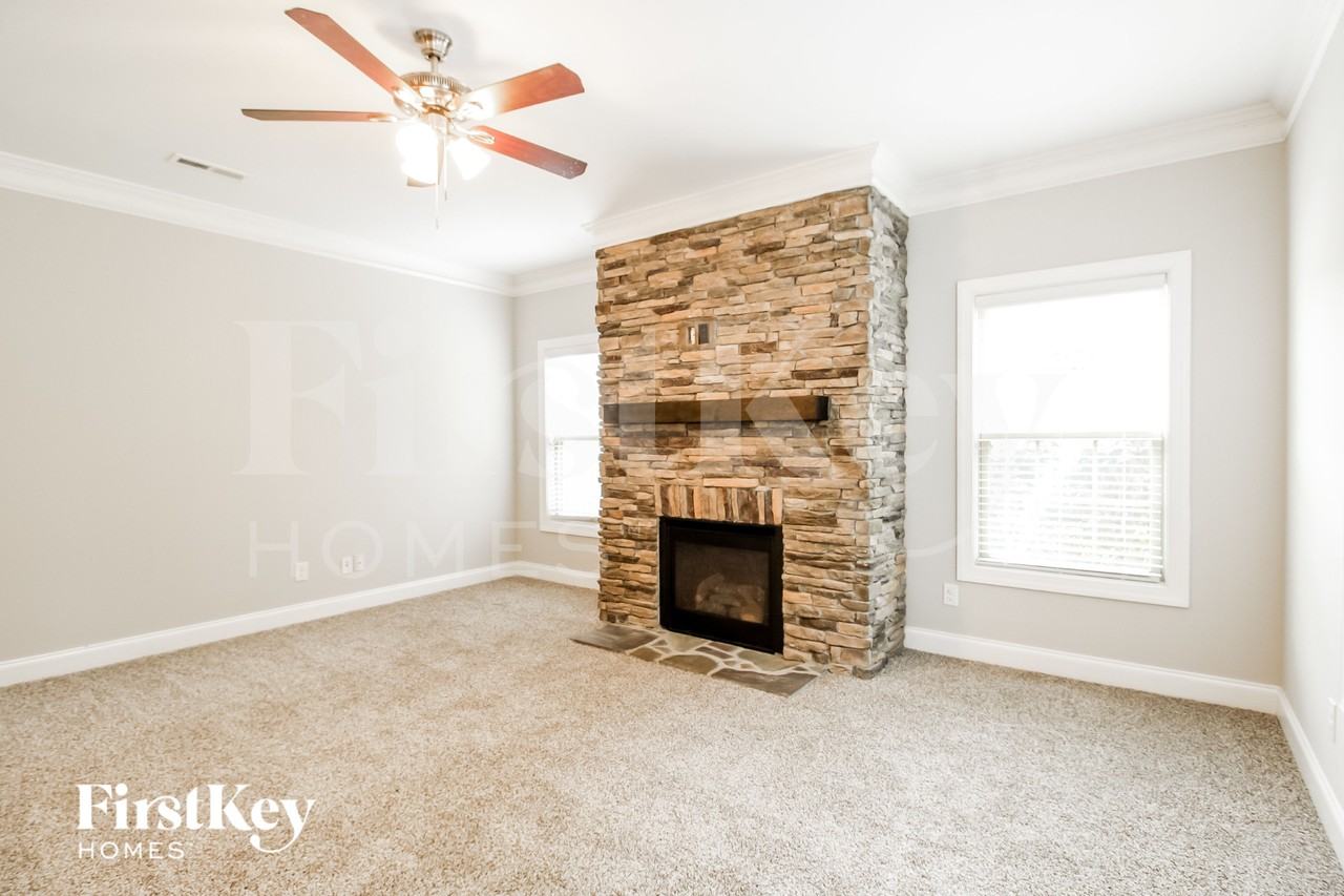 4669 Pebble Lake Dr - Photo 2 of 15