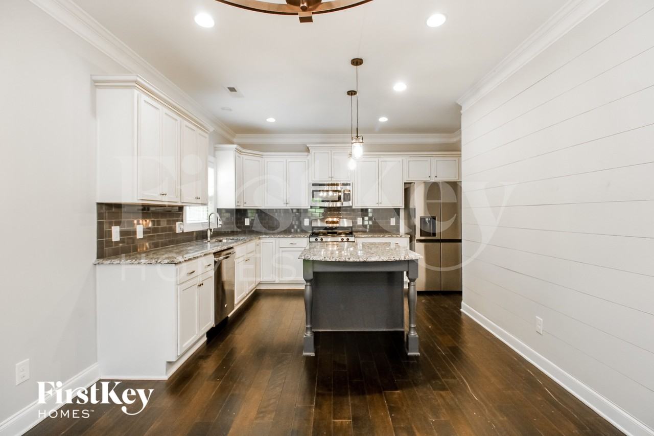 4669 Pebble Lake Dr - Photo 4 of 15