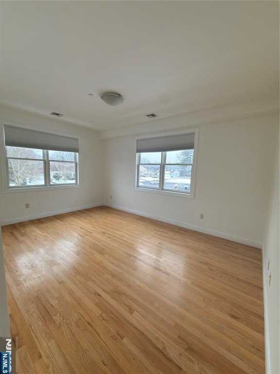 725 River Rd - Photo 7 of 9