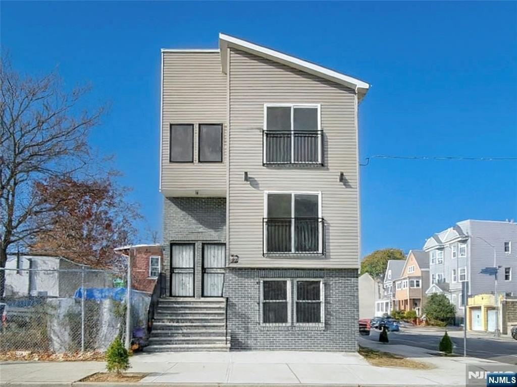 32 N 14th Street - Photo 2 of 17