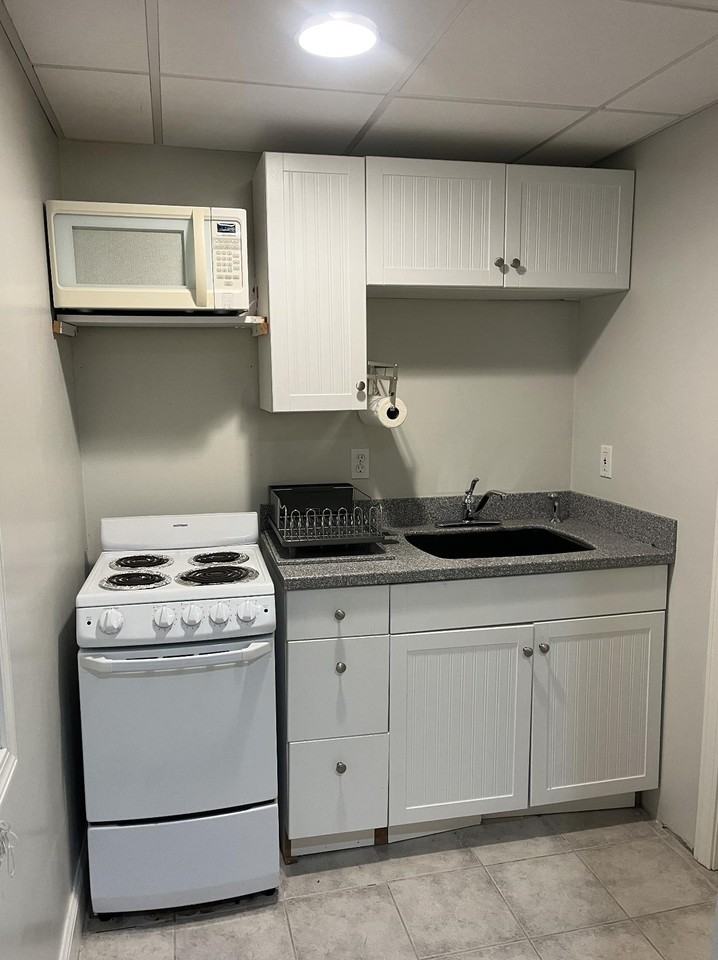 497 Winnacunnet Rd - Photo 3 of 11