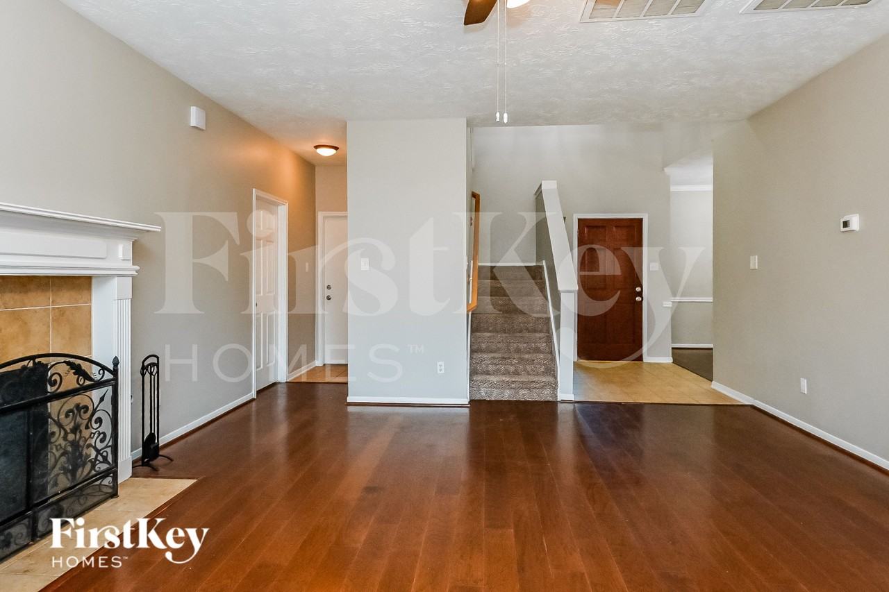 2558 Doral Dr - Photo 6 of 19