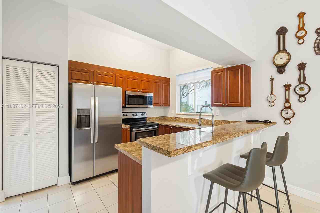 2730 Sw 26th St #2 - Photo 5 of 8