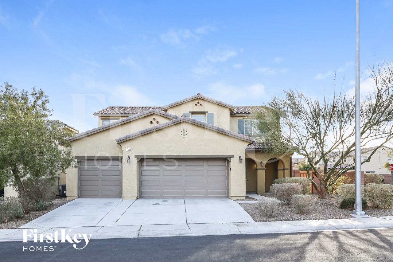 1525 Eagles Pass Ave - Photo 2 of 15