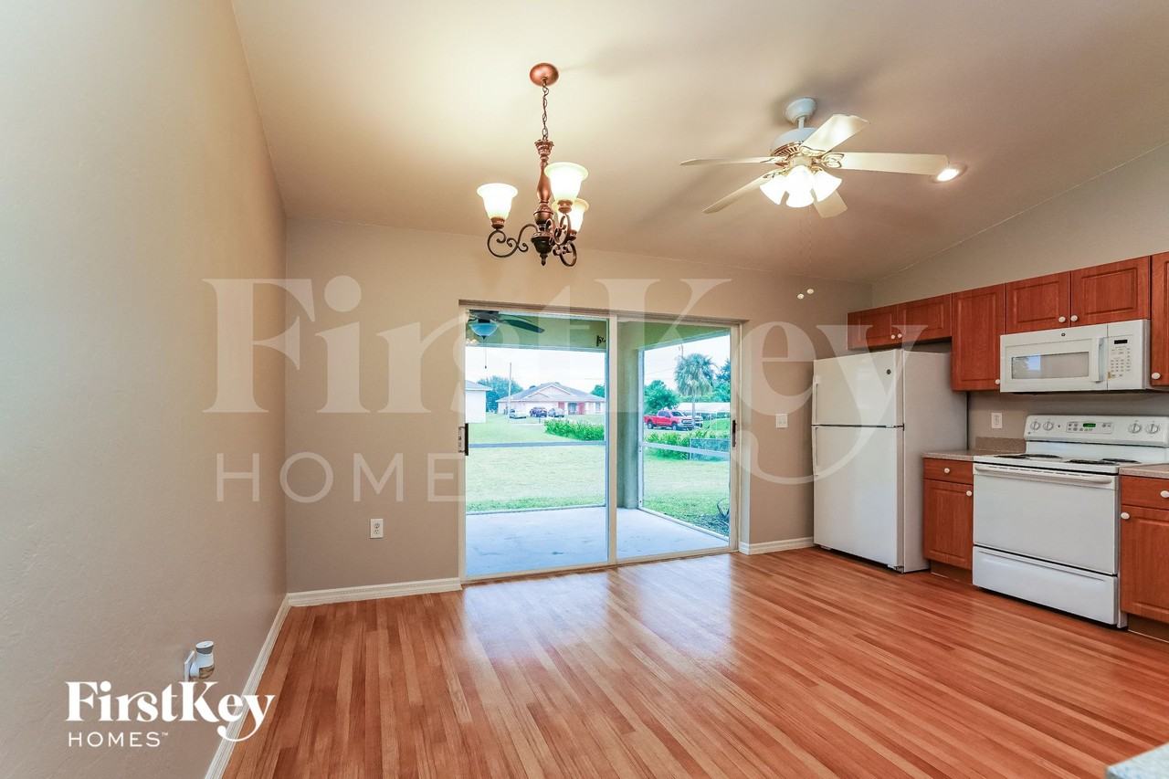 3726 6th St W - Photo 5 of 15