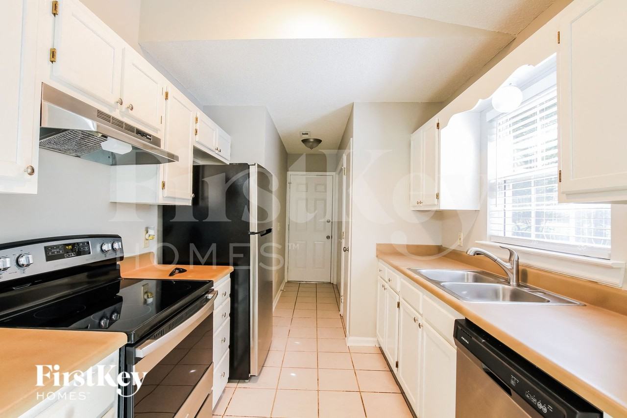 110 Waderich Ln - Photo 6 of 15