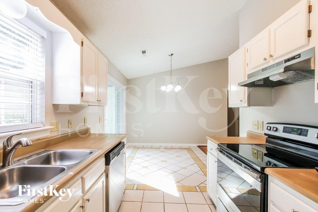 110 Waderich Ln - Photo 7 of 15