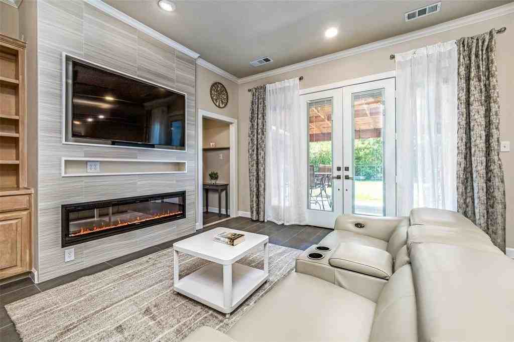 19122 Windmill Ln - Photo 5 of 26