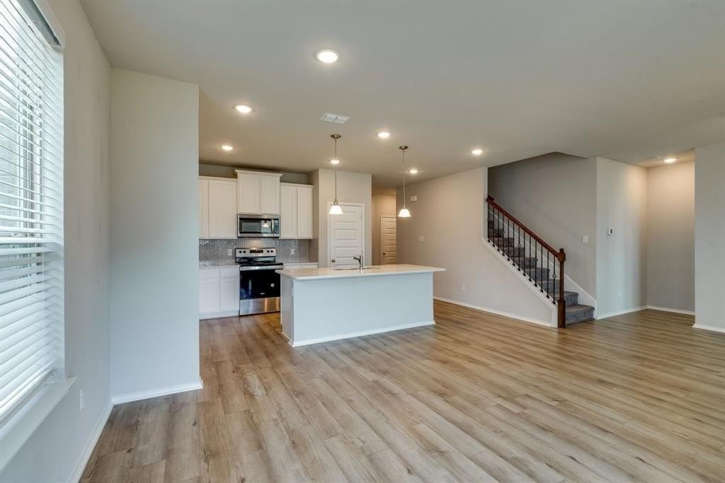 315 Crescent Ave - Photo 4 of 16