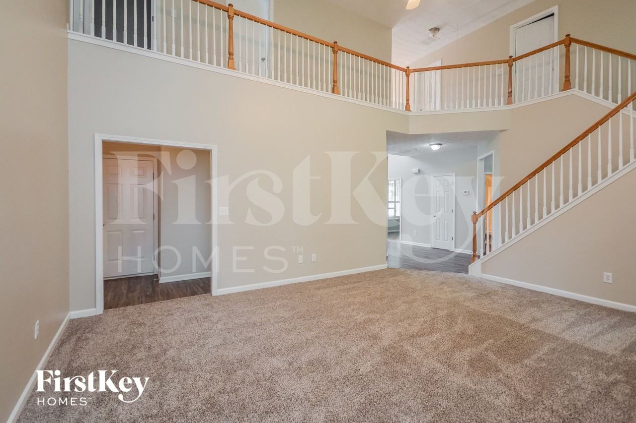 1425 Hollow Springs Ct - Photo 3 of 15