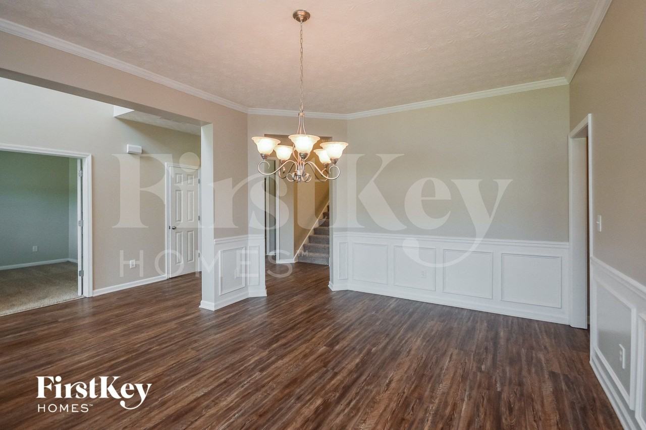 1425 Hollow Springs Ct - Photo 5 of 15